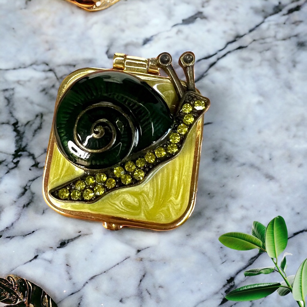 Vintage Papyrus y Niquea.d Snail Trinket Mini Box